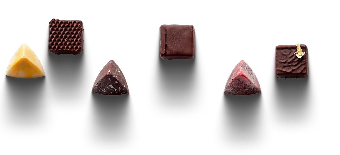 ボンボンショコラの断面が並ぶプレート